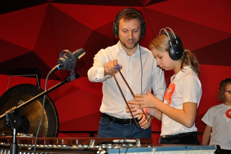 Niesłyszące dzieci nagrywają piosenkę i teledysk na Święto Niepodległości [ZDJĘCIA], Materiały prasowe
