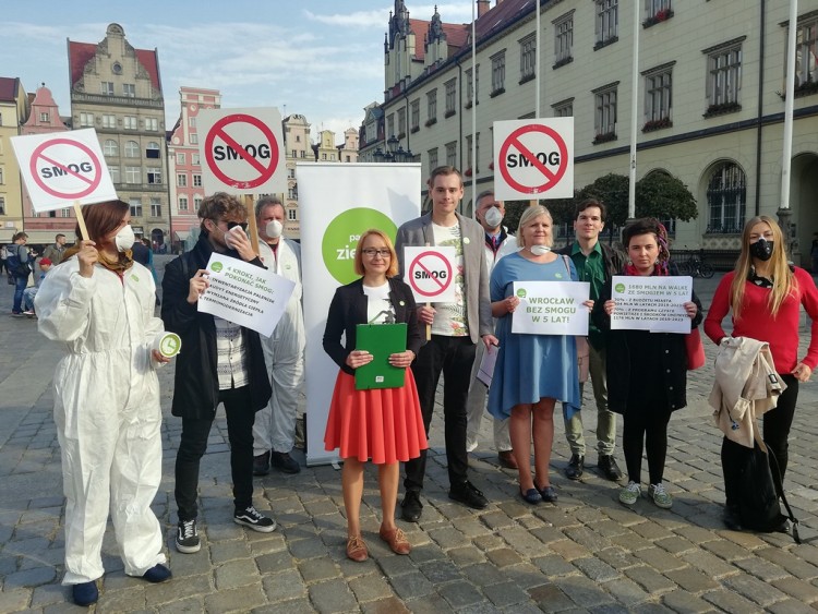 Wrocławscy Zieloni mają pomysł na to, jak pokonać smog w 5 lat, Bartosz Senderek
