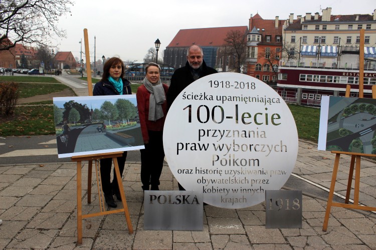 Wrocław dopiero wiosną uczci 100-lecie przyznania praw wyborczych kobietom, bo teraz nikt nie chciał podjąć się inwestycji, Bartosz Senderek