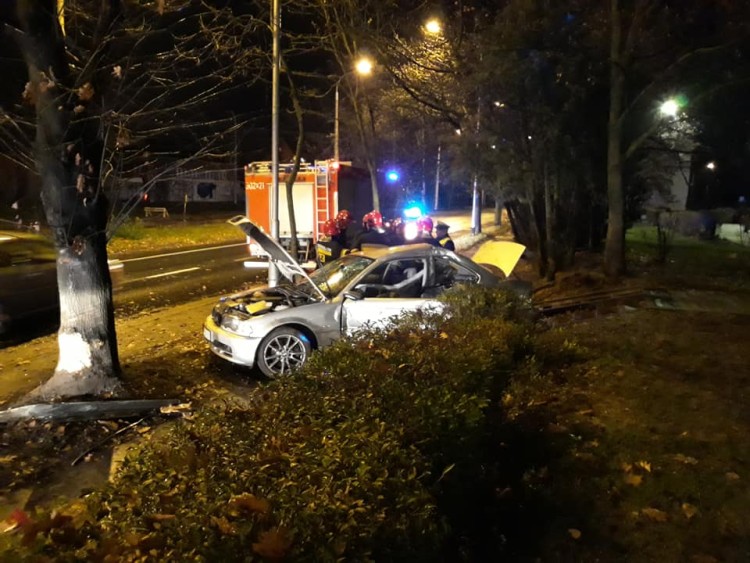 Kierowca BMW wjechał w drzewo. Jest w ciężkim stanie [ZDJĘCIA], Adam Wojciukiewicz, Auto Hard