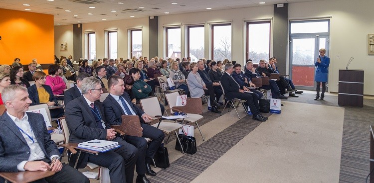 Kształcenie zawodowe a potrzeby rynku pracy. We Wrocławiu obradowało Forum Zawodowe 2018, materiały prasowe