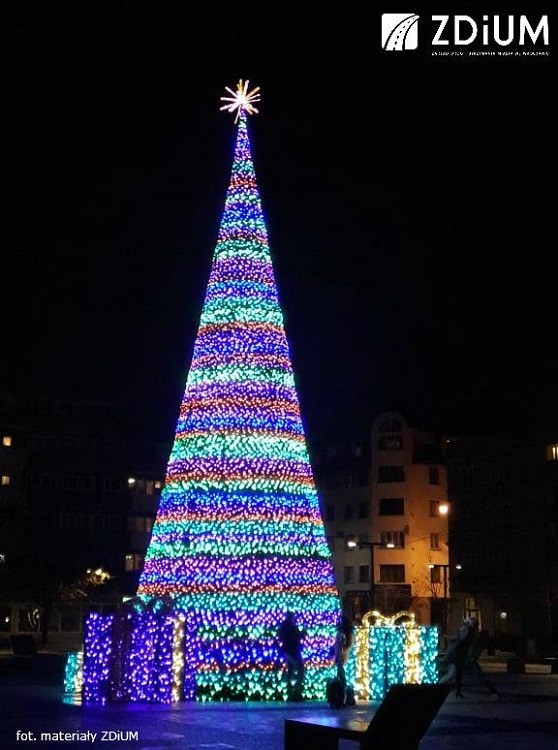Miejska iluminacja świąteczna włączona wcześniej. Chodzi o wandali, ZDiUM