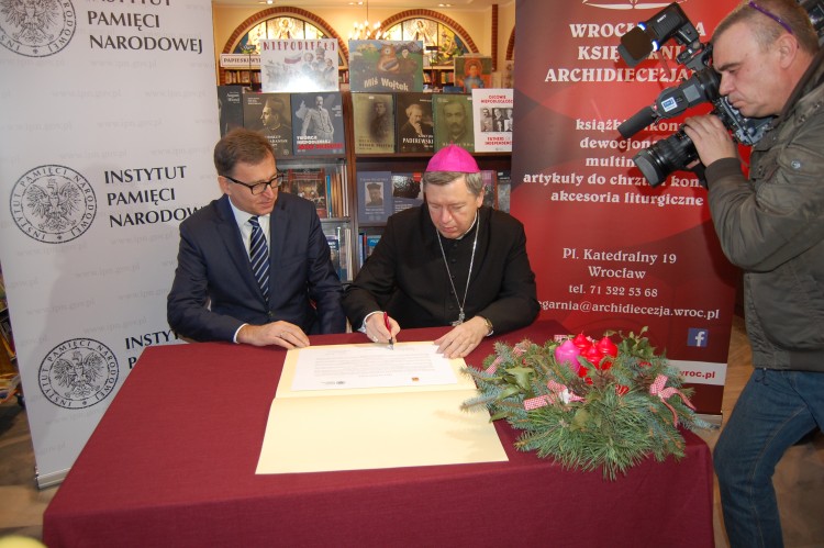 IPN podpisał list intencyjny o współpracy z wrocławską kurią, IPN Wrocław