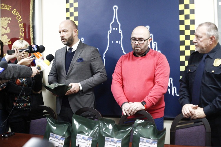 200 pakietów z ciepłym jedzeniem dla bezdomnych od MOPS i straży miejskiej [ZDJĘCIA], Magda Pasiewicz