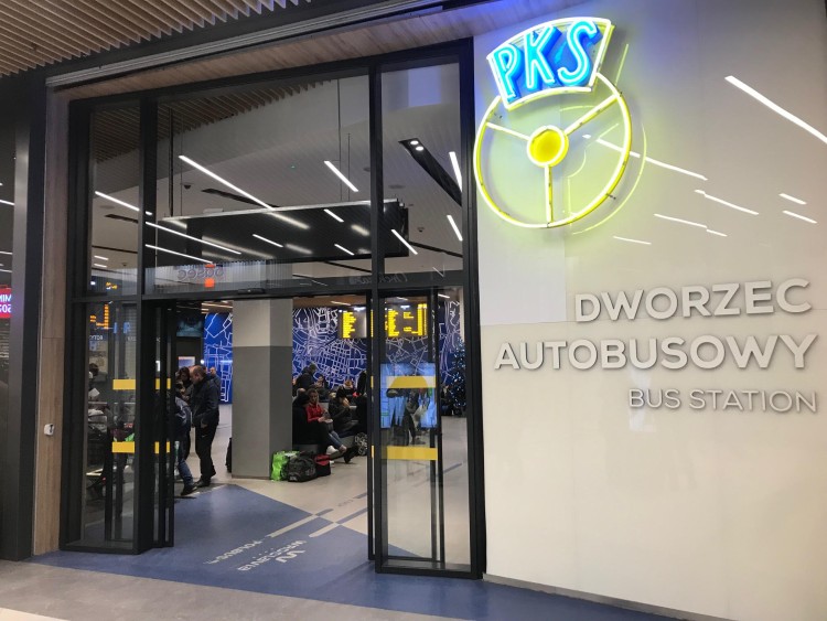 Dworzec PKS już po modernizacji. Nowe drzwi i wentylatory [ZDJĘCIA], 0