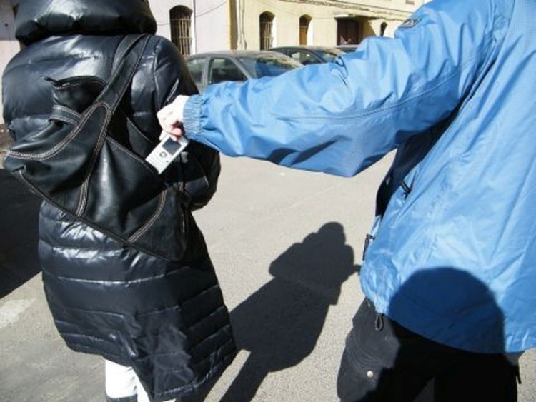 Uwaga złodziej! Policjanci apelują o czujność w trakcie przedświątecznych zakupów, mat. KMP we Wrocławiu