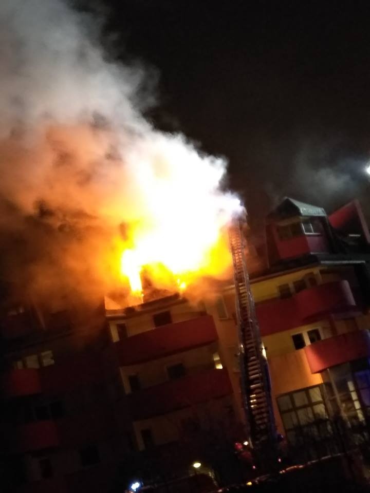 Płonęło mieszkanie w centrum. Dziewięć zastępów straży pożarnej w akcji [ZDJĘCIA], Maciek Skawiński