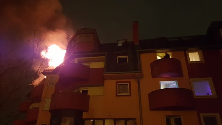 Płonęło mieszkanie w centrum. Dziewięć zastępów straży pożarnej w akcji [ZDJĘCIA], 0