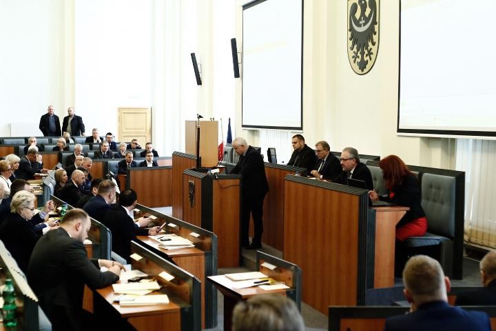 Radni sejmiku pokłócili się o upamiętnienie Adamowicza, Magda Pasiewicz
