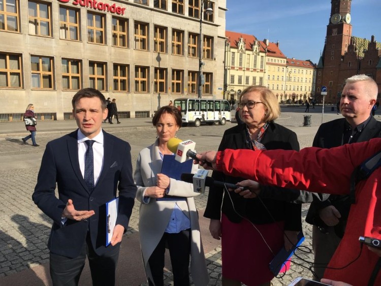 Politycy PO obiecuje przyspieszenie przebudowy A4, mat. prasowe