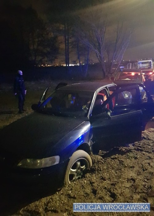Niebezpieczny pościg na Krzykach. Uciekinier zderzył się z maszyną sprzątającą miasto, Policja Wrocławska