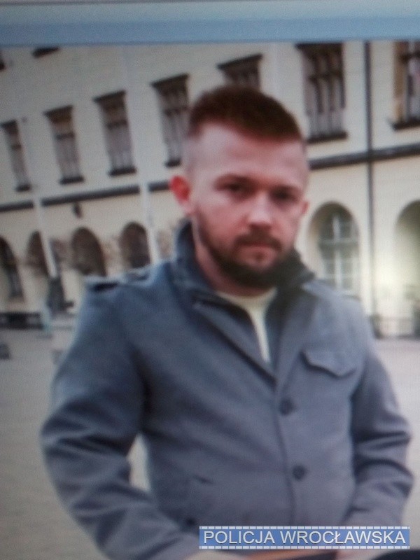 Policja poszukuje zaginionego 32-latka. Ostatni raz był widziany nocą na Rynku [ZDJĘCIA], KMP Wrocław