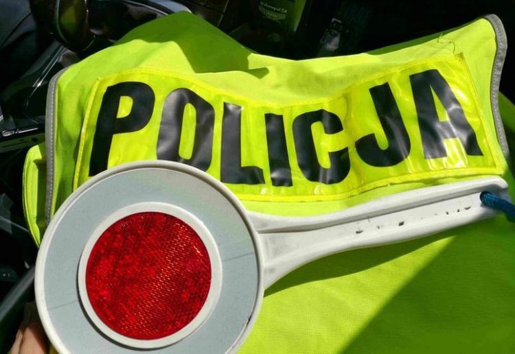 Wrocławscy policjanci podsumowują długi majowy weekend. 25 wypadków na drogach regionu, Materiały policji