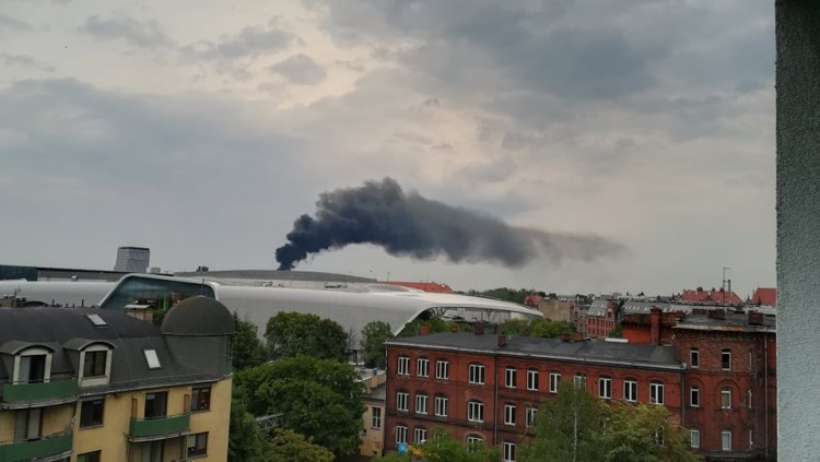 Duży pożar na Przedmieściu Oławskim. Dym widoczny z wielu miejsc [ZDJĘCIA], Grzegorz