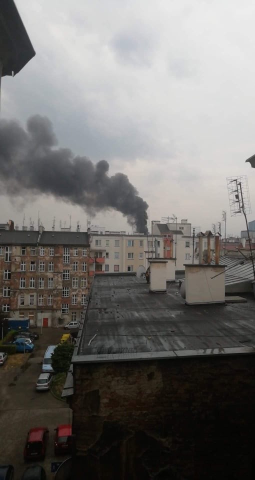 Duży pożar na Przedmieściu Oławskim. Dym widoczny z wielu miejsc [ZDJĘCIA], Barbara Bińkowska