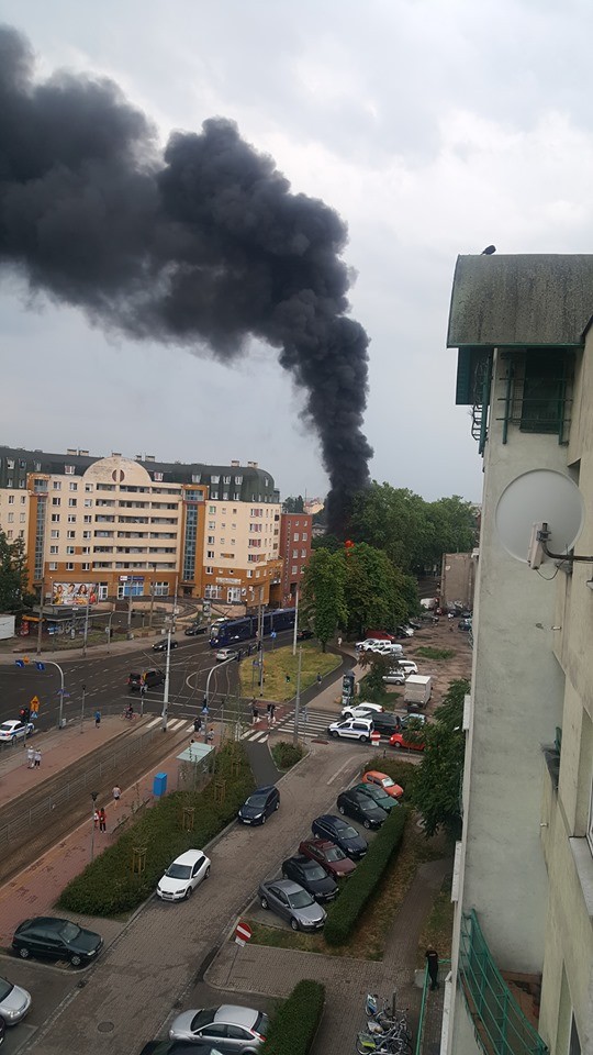 Duży pożar na Przedmieściu Oławskim. Dym widoczny z wielu miejsc [ZDJĘCIA], Michał