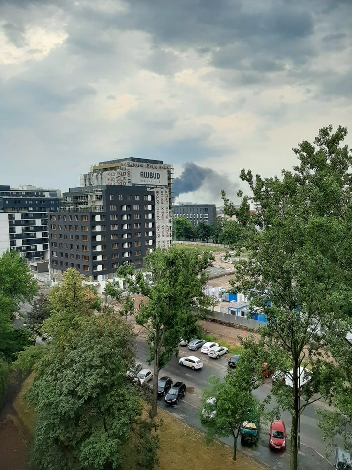 Duży pożar na Przedmieściu Oławskim. Dym widoczny z wielu miejsc [ZDJĘCIA], Michał Żabiński