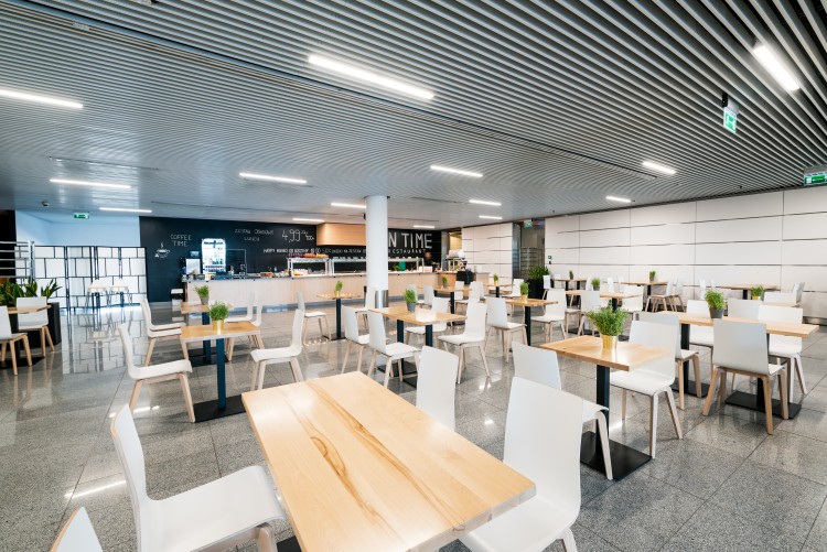 Nowa restauracja na lotnisku. Jedzenie na wagę [ZDJĘCIA], mat. pras.