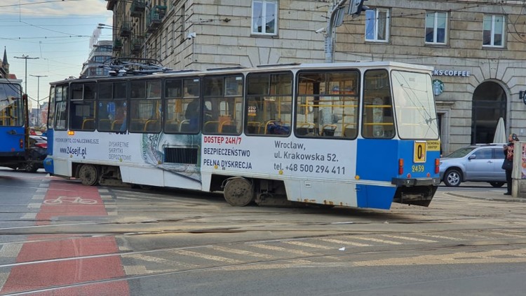 Wykolejenie tramwaju przy Arkadach. Dużo objazdów [ZDJĘCIA], Piotr Górny