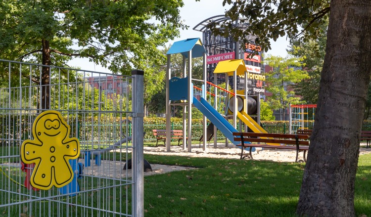 Magnolia Park wyremontowała plac zabaw dla dzieci. Jest ogólnodostępny [ZDJĘCIA], mat. pras.
