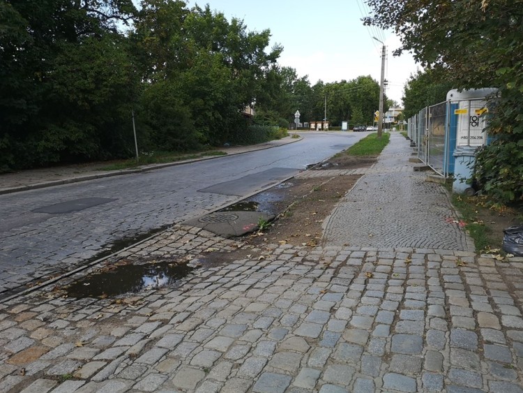 Jest umowa na przebudowę Osobowickiej. Będą nowe chodniki, ścieżki rowerowe i P&R, Wrocławskie Inwestycje