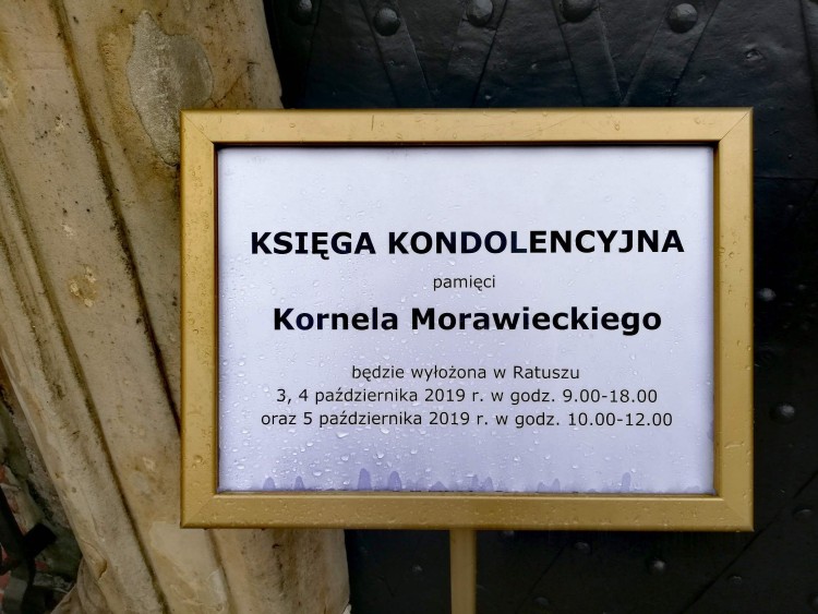 Do soboty można wpisać się do księgi kondolencyjnej Kornela Morawieckiego [ZDJĘCIA], mgo