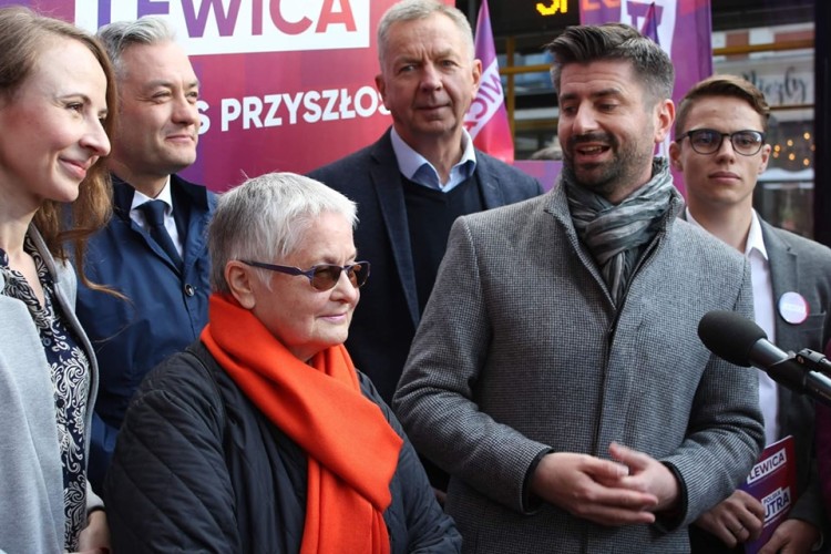 Politycy Lewicy rozmawiali z wrocławianami w tramwaju. O konstytucji, mat. pras.
