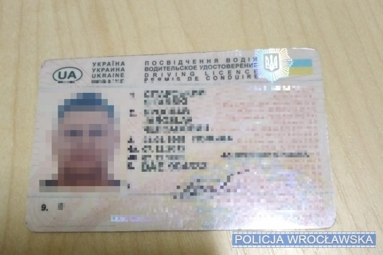 51-latek wpadł z fałszywym prawem jazdy [ZDJĘCIA], Materały wrocławskiej policji
