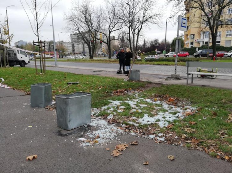 Wrocław: dwa zarzuty dla 37-latka, który wjechał w ludzi na przystanku, Bartosz Senderek