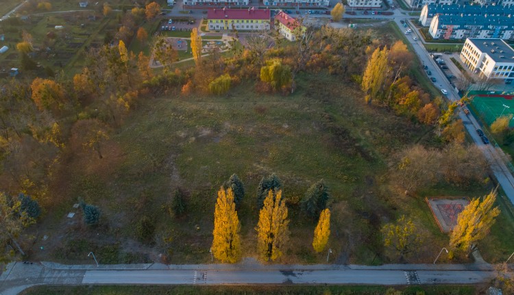 Umowa na budowę basenu na Brochowie podpisana [ZDJĘCIA Z DRONA], Krzysztof Rzepniewski