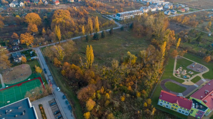 Umowa na budowę basenu na Brochowie podpisana [ZDJĘCIA Z DRONA], Krzysztof Rzepniewski