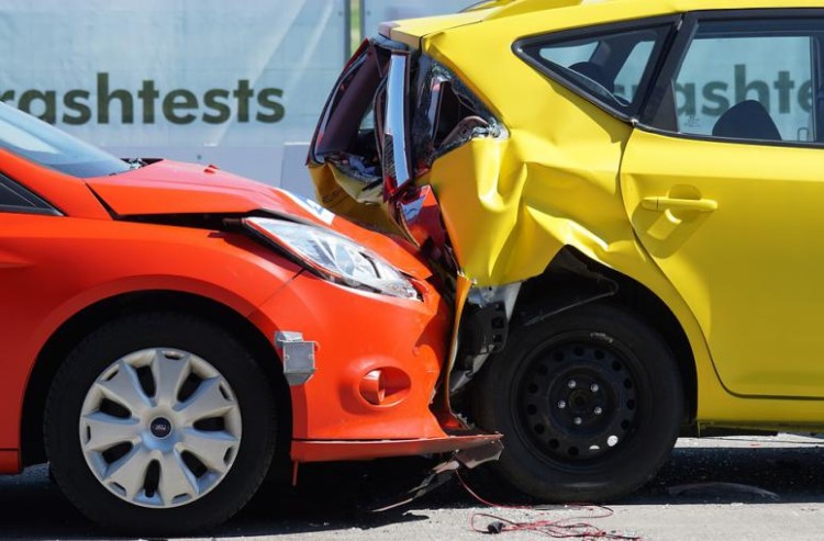 Szaleńcza jazda Klecińską. Kierowca uszkodził kilka samochodów, porzucił auto i uciekł, pixabay.com