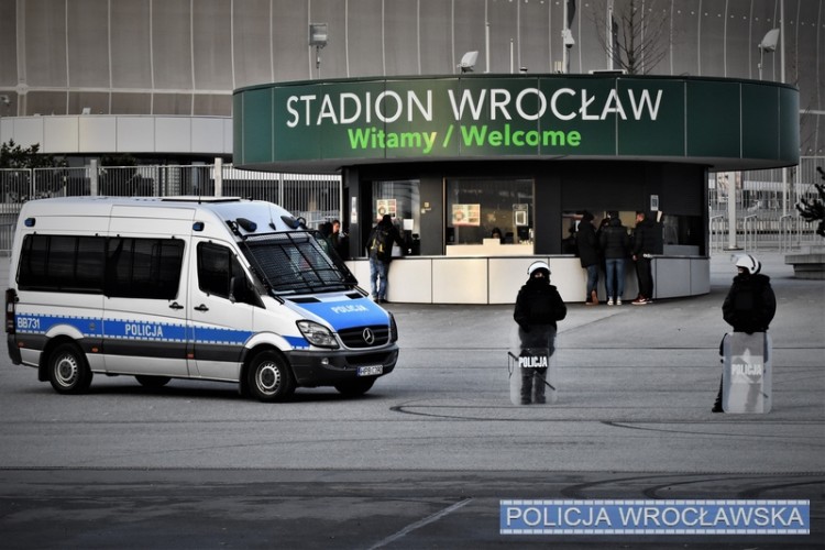 Fajerwerki na stadionie. Klub wnioskuje o zamknięcie sektora i prosi o audyt [WIDEO], KMP Wrocław