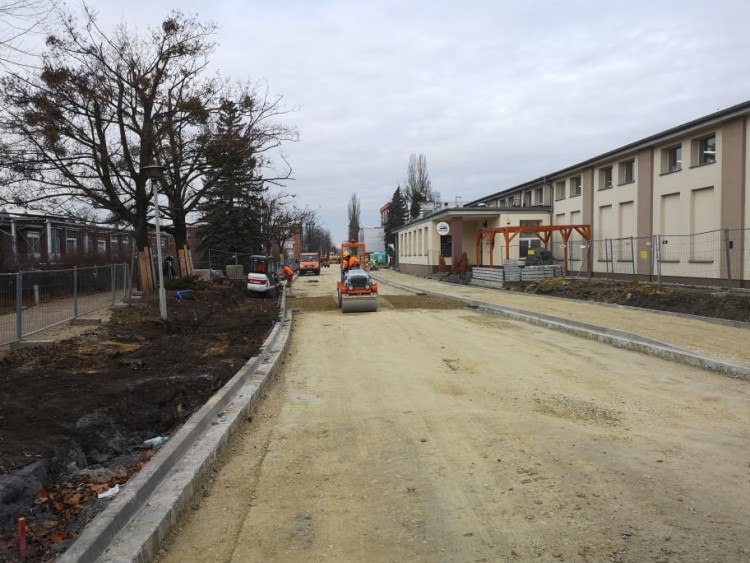 Przebudowa ulic na zachodzie miasta wchodzi w decydującą fazę. Są terminy zakończenia prac, mat. pras.
