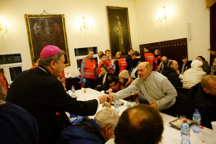 Caritas zorganizował wigilię dla samotnych i ubogich wrocławian [ZDJĘCIA], mat. pras.