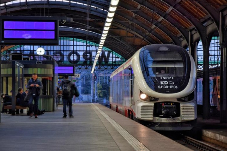 Wraca pomysł linii kolejowej na lotnisko i tunelu pod Wrocławiem, Koleje Dolnośląskie/archiwum