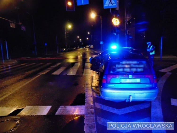 Wypadek na skrzyżowaniu Swobodnej i Zielińskiego. Kierowca miał 1,7 promila [ZDJĘCIA], KMP Wrocław