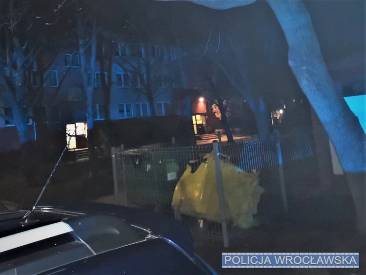 Wrocław: policjanci zatrzymali podpalacza. Udowodnili mu wzniecenie 11 pożarów, KMP Wrocław