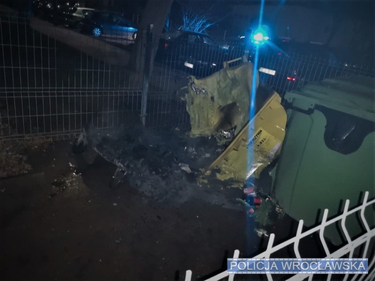 Wrocław: policjanci zatrzymali podpalacza. Udowodnili mu wzniecenie 11 pożarów, KMP Wrocław