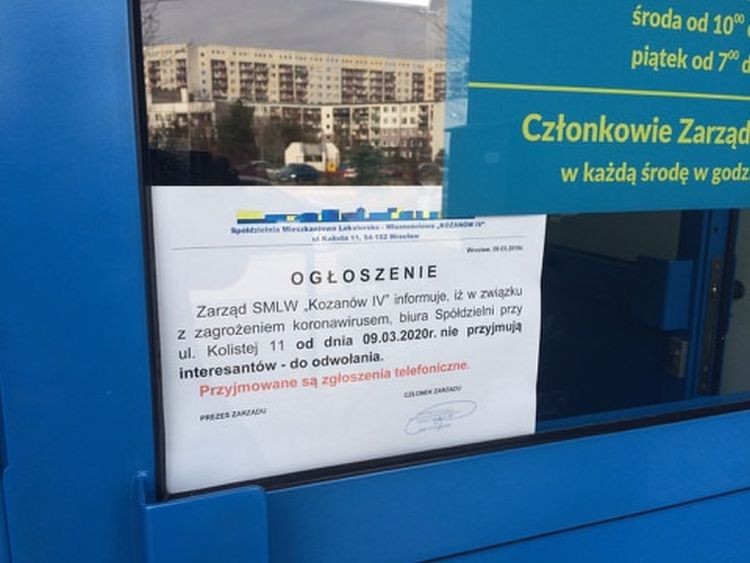 Biura dużej wrocławskiej spółdzielni mieszkaniowej zamknięte z powodu epidemii, Czytelnik