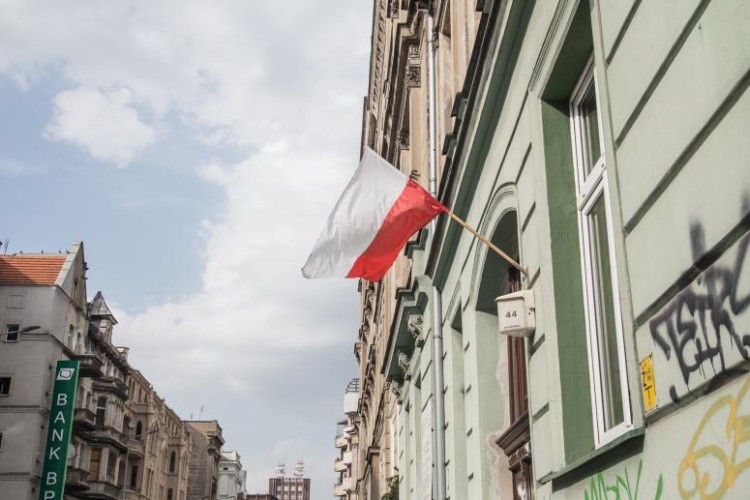 Wrocław: 19-latkowie zrywali i niszczyli polskie flagi, Magda Pasiewicz/archiwum