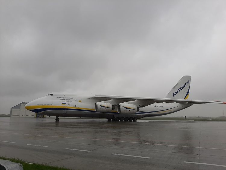 Samolot-gigant z Chin wylądował we Wrocławiu! Przywiózł kombinezony i przyłbice [ZDJĘCIA], Materiały prasowe