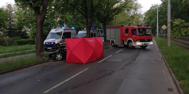 Wrocław: śmiertelny wypadek nad ranem. Utrudnienia trwały kilka godzin [ZDJĘCIA], Czytelnik