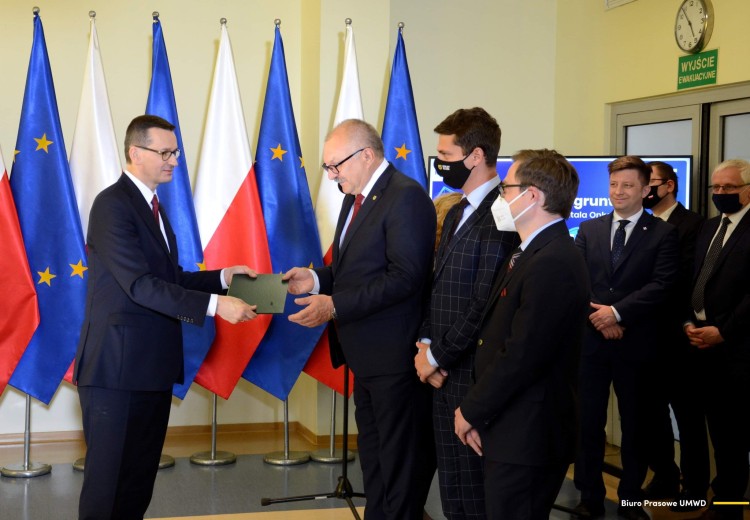 Premier przekazał grunty pod budowę nowego szpitala we Wrocławiu, UMWD