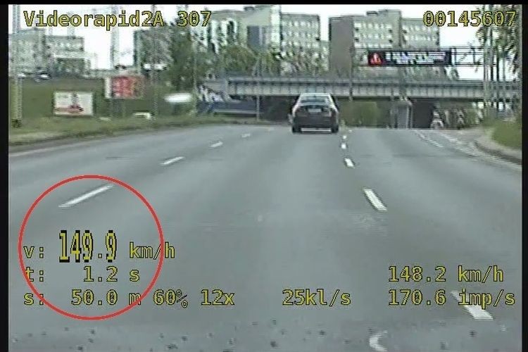 Pędził Legnicką prawie 150 km/h. Absurdalne tłumaczenie kierowcy [WIDEO], Policja wrocławska