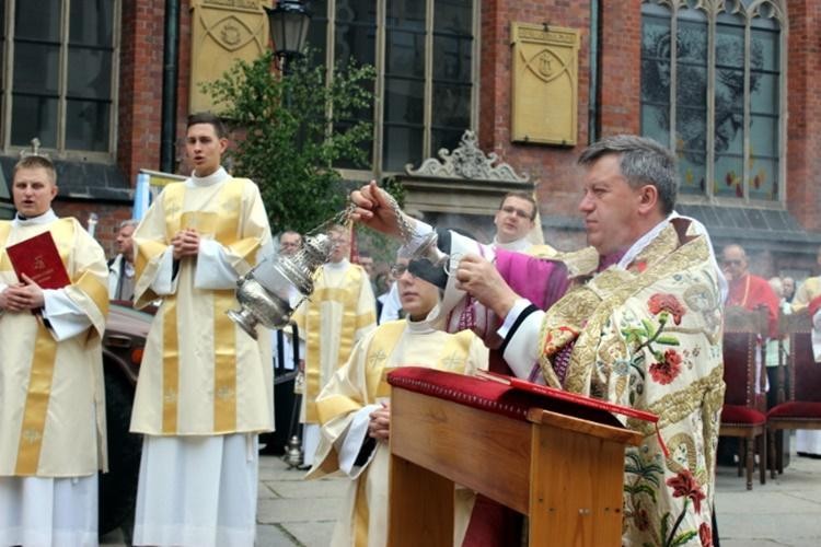 Arcybiskup wrocławski odwołuje dyspensę. Wierni w niedzielę powinni iść do kościoła, archiwum
