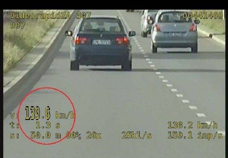 Kierowca BMW przekroczył prędkość w terenie zabudowanym o 69 km/h [WIDEO], Policja wrocławska