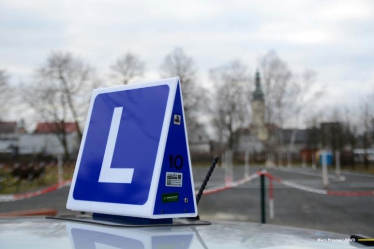 Egzamin na prawo jazdy w czasach epidemii. We Wrocławiu przeegzaminowano już 1,5 tys. osób, UMWD