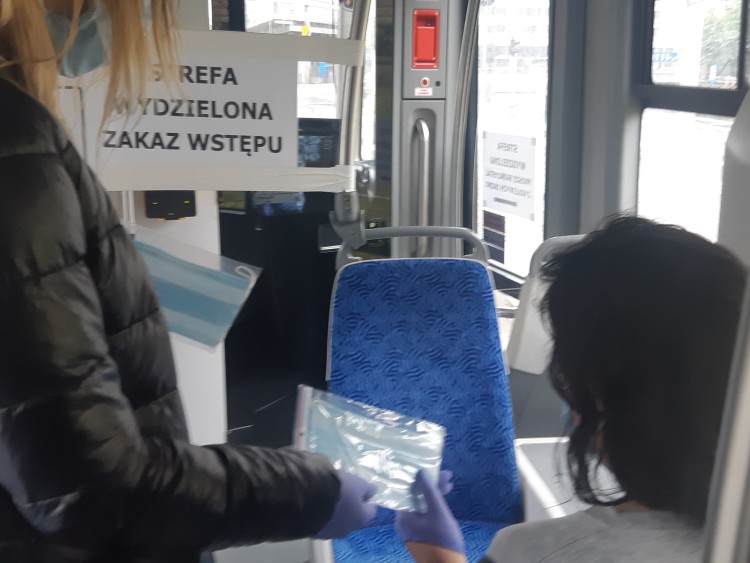 Koniec żartów! Policja kontroluje, czy nosimy maseczki w tramwajach, MPK Wrocław