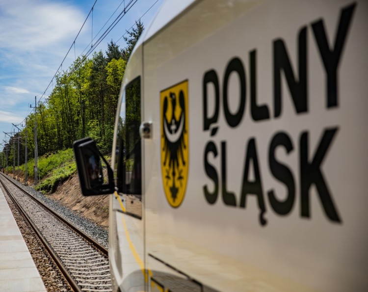 Pociągiem w Góry Stołowe. Będzie rewitalizacja kolejnej linii na Dolnym Śląsku, Koleje Dolnośląskie